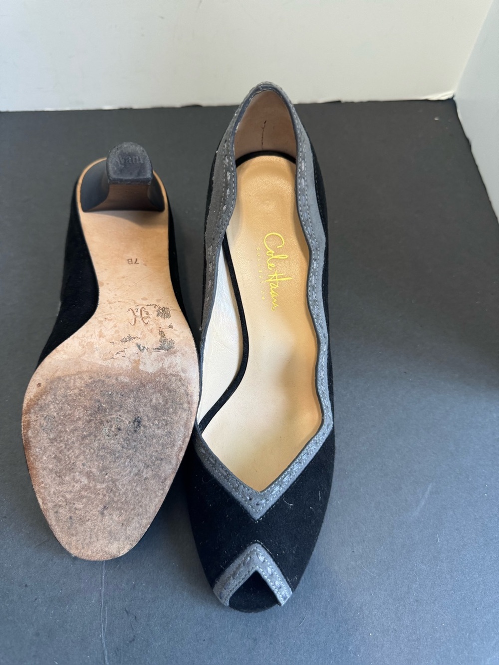 Cole Haan black suede peep-toe pumps. Size 7B - Picture 13 of 14